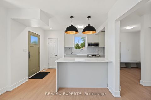 Photo 5 at 3 Greenacres Road, Greenbrook, Toronto
