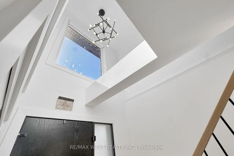 Photo 4 at 972 Castlefield Avenue, Belgravia, Toronto