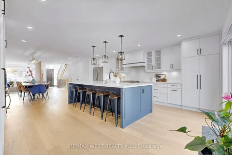 Photo 15 at 972 Castlefield Avenue, Belgravia, Toronto