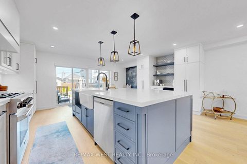 Photo 16 at 972 Castlefield Avenue, Belgravia, Toronto