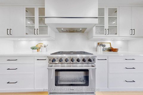 Photo 17 at 972 Castlefield Avenue, Belgravia, Toronto