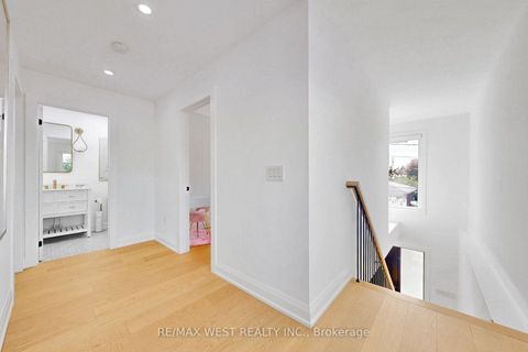 Photo 21 at 972 Castlefield Avenue, Belgravia, Toronto