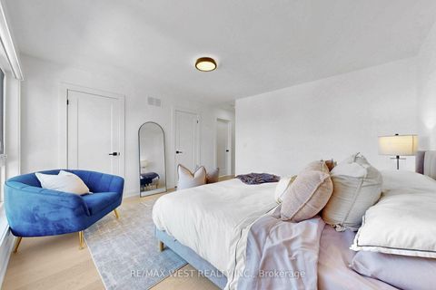 Photo 23 at 972 Castlefield Avenue, Belgravia, Toronto