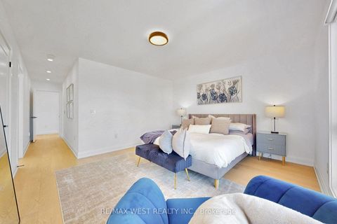 Photo 24 at 972 Castlefield Avenue, Belgravia, Toronto