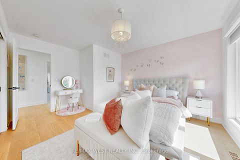 Photo 26 at 972 Castlefield Avenue, Belgravia, Toronto