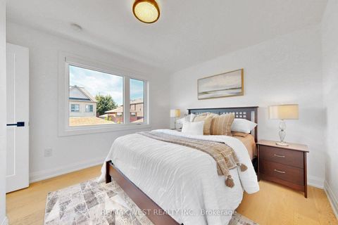 Photo 29 at 972 Castlefield Avenue, Belgravia, Toronto