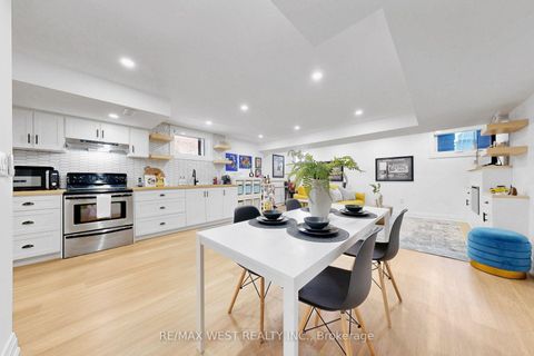 Photo 37 at 972 Castlefield Avenue, Belgravia, Toronto