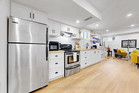 Photo 39 at 972 Castlefield Avenue, Belgravia, Toronto