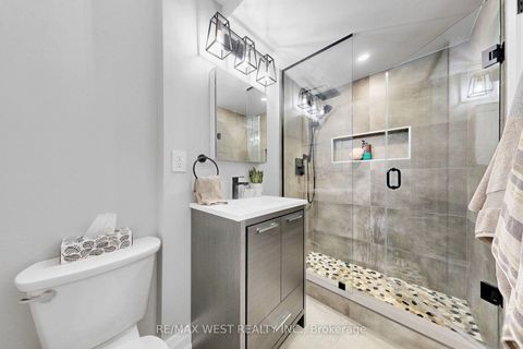 Photo 42 at 972 Castlefield Avenue, Belgravia, Toronto