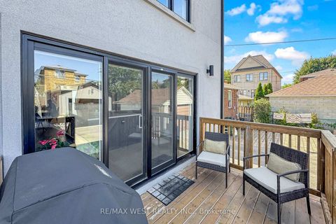 Photo 43 at 972 Castlefield Avenue, Belgravia, Toronto