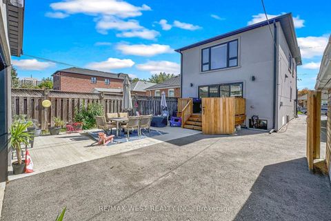 Photo 45 at 972 Castlefield Avenue, Belgravia, Toronto