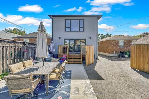 Photo 46 at 972 Castlefield Avenue, Belgravia, Toronto