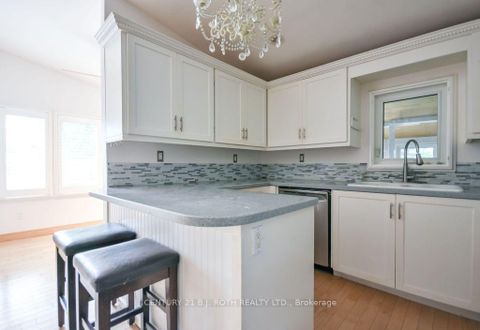 Photo 15 at 45 Grove Street W, Queen's Park, Barrie