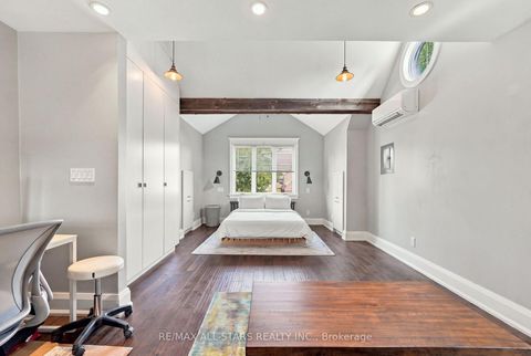 Photo 15 at 435 Mortimer Avenue, East York, Toronto