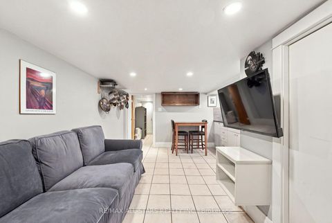 Photo 28 at 435 Mortimer Avenue, East York, Toronto
