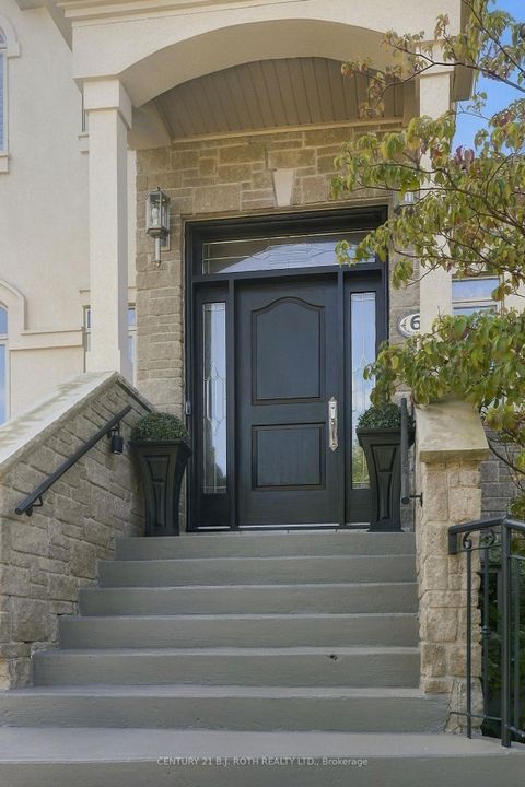 Photo 3 at 6 Orsi Court, Ardagh, Barrie