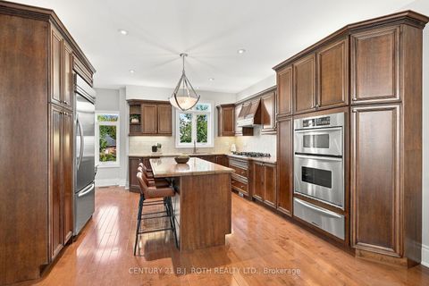 Photo 13 at 6 Orsi Court, Ardagh, Barrie