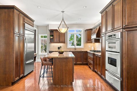 Photo 14 at 6 Orsi Court, Ardagh, Barrie