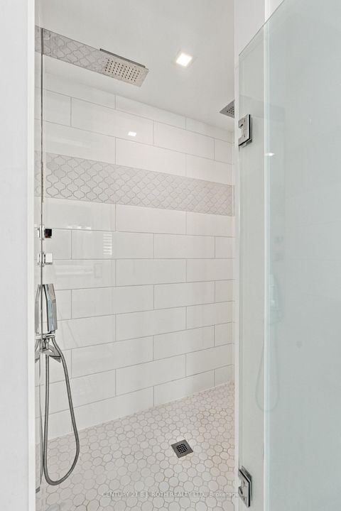 Photo 25 at 6 Orsi Court, Ardagh, Barrie