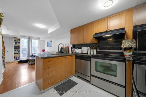 Photo 6 at 124 - 75 Turntable Crescent, Junction, Toronto