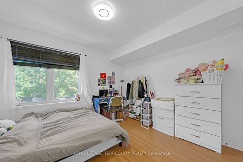 Photo 10 at 124 - 75 Turntable Crescent, Junction, Toronto