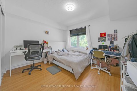 Photo 11 at 124 - 75 Turntable Crescent, Junction, Toronto