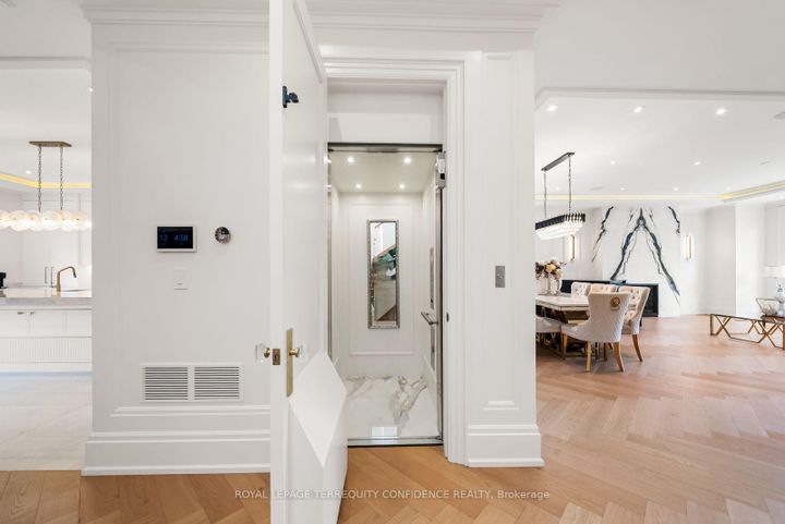 Photo 4 at 8 Canary Crescent, Bayview Village, Toronto