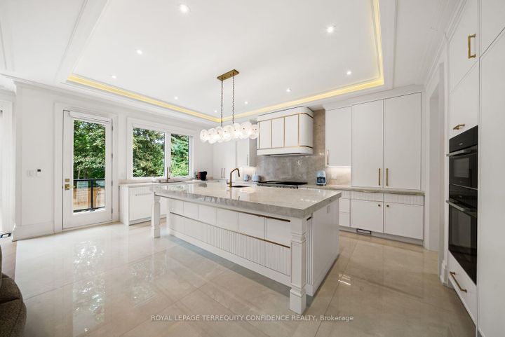 Photo 7 at 8 Canary Crescent, Bayview Village, Toronto
