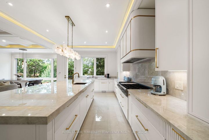 Photo 8 at 8 Canary Crescent, Bayview Village, Toronto
