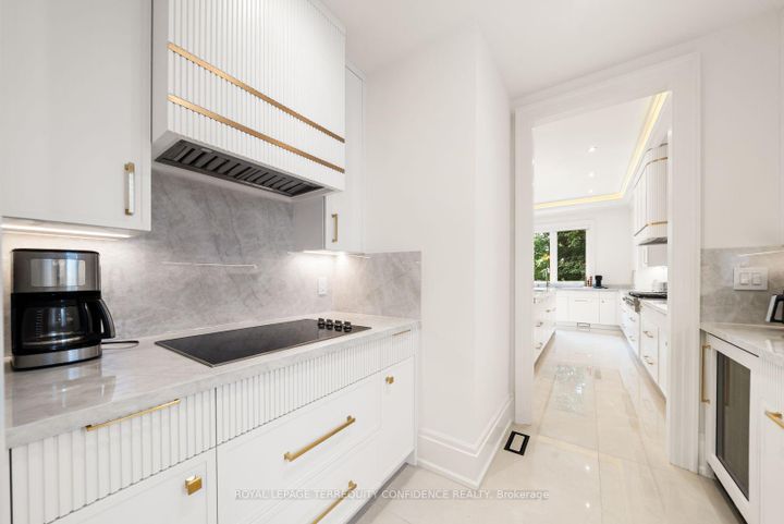 Photo 9 at 8 Canary Crescent, Bayview Village, Toronto