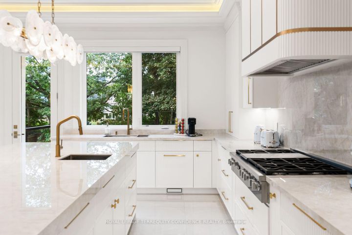 Photo 10 at 8 Canary Crescent, Bayview Village, Toronto