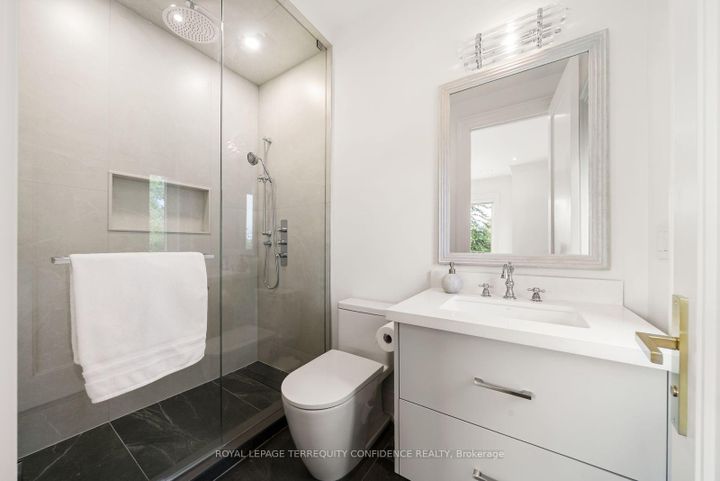 Photo 34 at 8 Canary Crescent, Bayview Village, Toronto