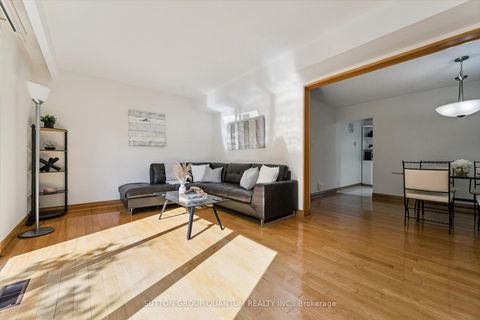 Photo 3 at 32 - 13 Burnt Meadoway, Hillcrest Village, Toronto