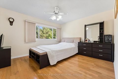 Photo 11 at 32 - 13 Burnt Meadoway, Hillcrest Village, Toronto