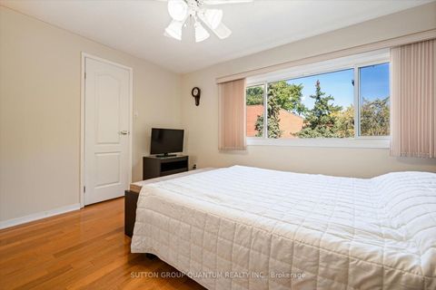 Photo 12 at 32 - 13 Burnt Meadoway, Hillcrest Village, Toronto