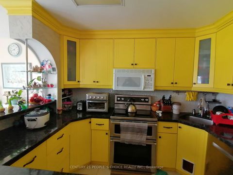 Photo 3 at 14 - 23 Four Winds Drive, York University Heights, Toronto