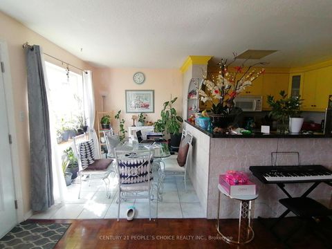 Photo 5 at 14 - 23 Four Winds Drive, York University Heights, Toronto