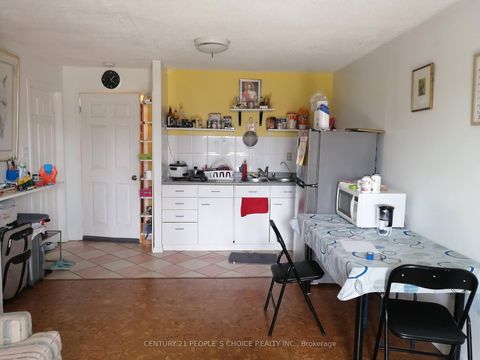 Photo 7 at 14 - 23 Four Winds Drive, York University Heights, Toronto
