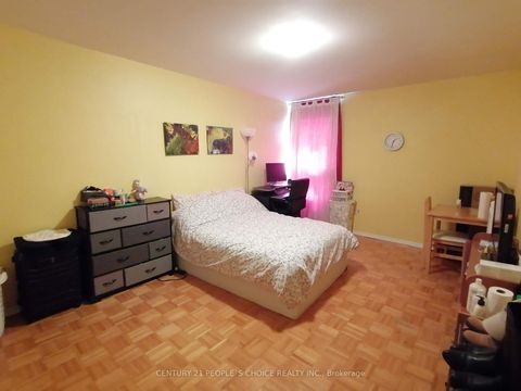 Photo 10 at 14 - 23 Four Winds Drive, York University Heights, Toronto