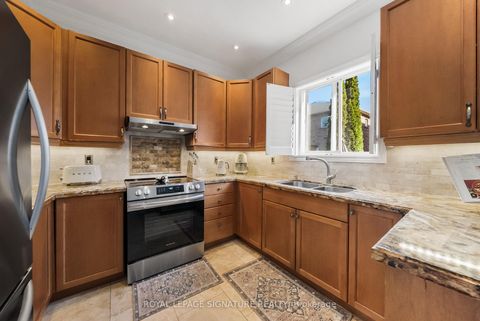 Photo 10 at 19 Dace Drive, Vellore Village, Vaughan