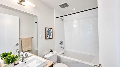 Photo 5 at 607 - 105 The Queensway Avenue, Swansea, Toronto
