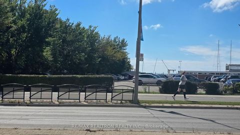 Photo 17 at 607 - 105 The Queensway Avenue, Swansea, Toronto