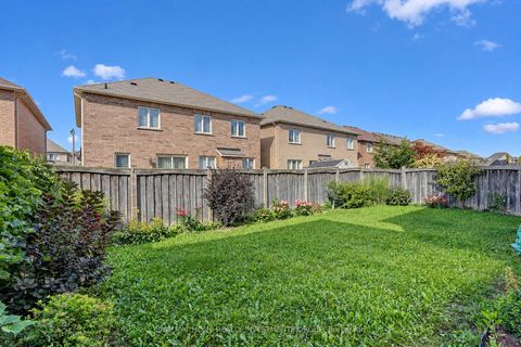 Photo 3 at 14 Shiner Drive, Oak Ridges, Richmond Hill