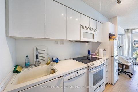 Photo 10 at 541 - 15 Iceboat Terrace, Waterfront Communities C1, Toronto