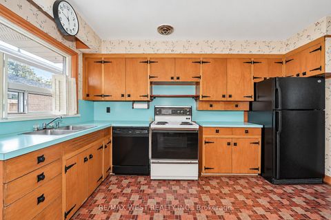 Photo 2 at 215 Acton Avenue, Bathurst Manor, Toronto