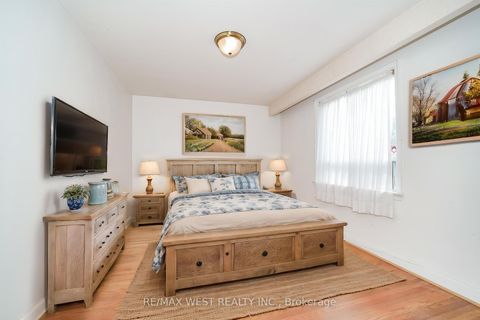 Photo 4 at 215 Acton Avenue, Bathurst Manor, Toronto