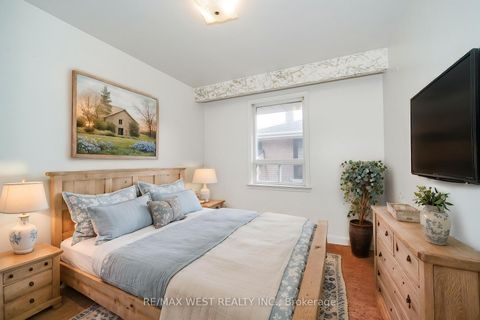 Photo 5 at 215 Acton Avenue, Bathurst Manor, Toronto