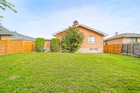 Photo 7 at 215 Acton Avenue, Bathurst Manor, Toronto