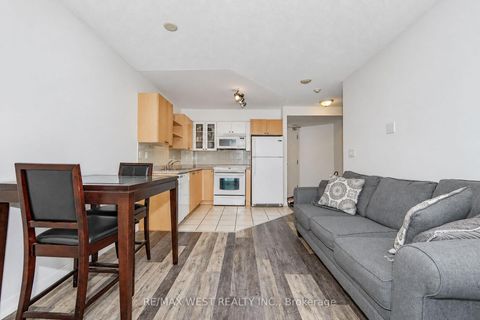 Photo 2 at 522 - 600 Fleet Street, Niagara, Toronto