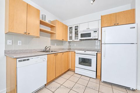 Photo 3 at 522 - 600 Fleet Street, Niagara, Toronto